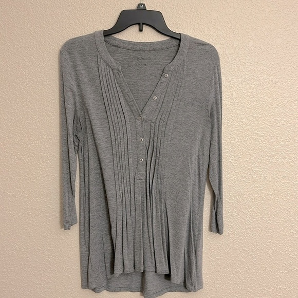 Women’s gray top size small. - Picture 1 of 5